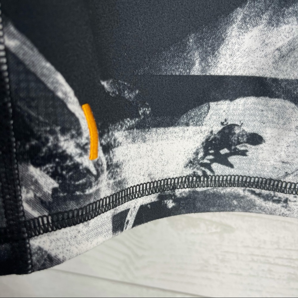 Lucky Black & White Abstract Studio Hatha Capri View 6